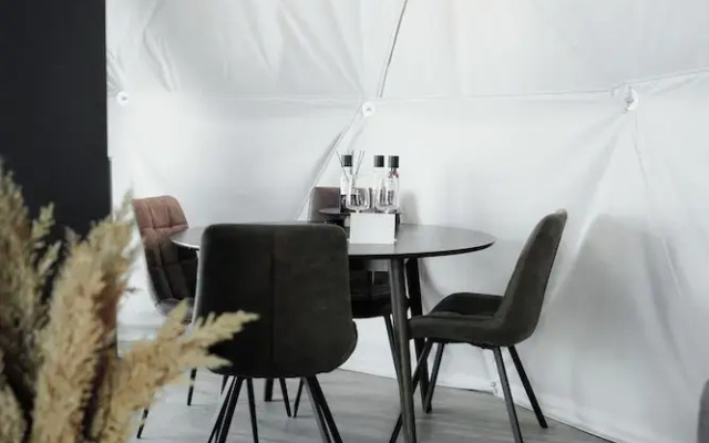 Golden Circle Domes - Lake View