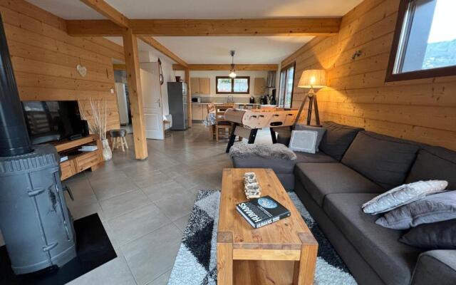 Chalet Casa de Monzel with 6-Person Jacuzzi & Panoramic View