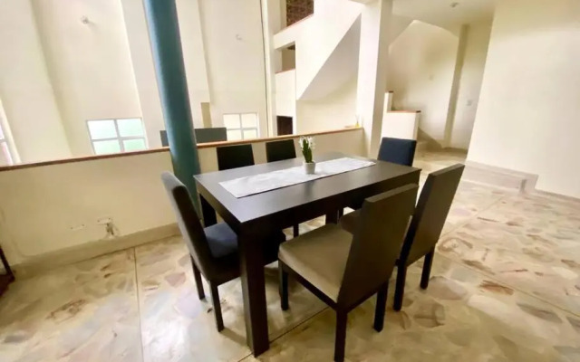 Casa con parking y terraza en sector exclusivo