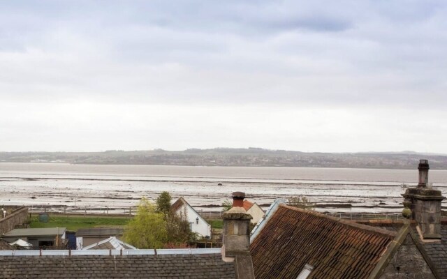 Remarkable 2-bed Apartment in Culross