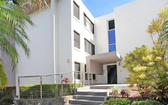 Windmill 4 - Two Bedroom Beachside Apartment on Parkyn Parade!