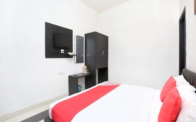 OYO 14494 Hotel Ramneek