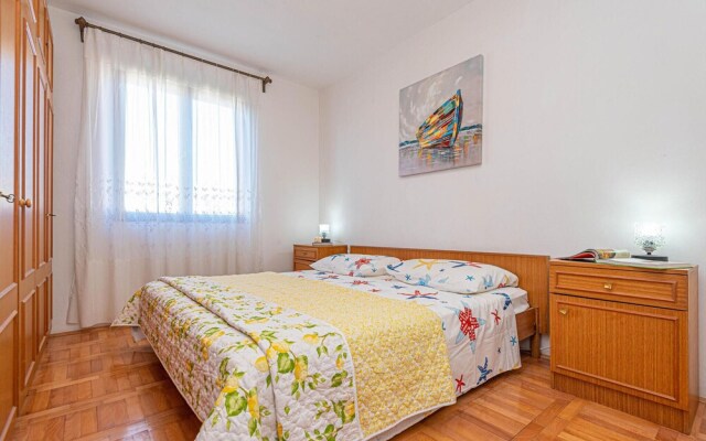 Nice Apartment in Brodarica With 3 Bedrooms and Wifi