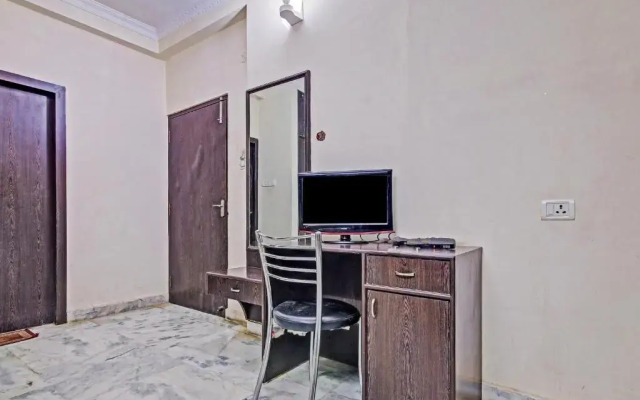 OYO 90738 Safari Residency