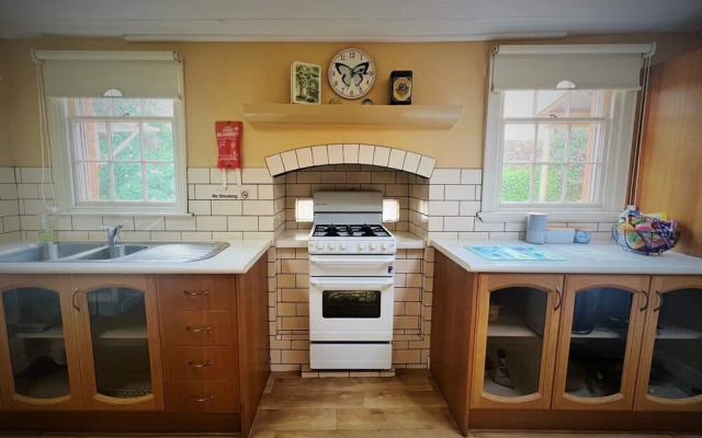 Albany Historic Cottage by the BnB Collection