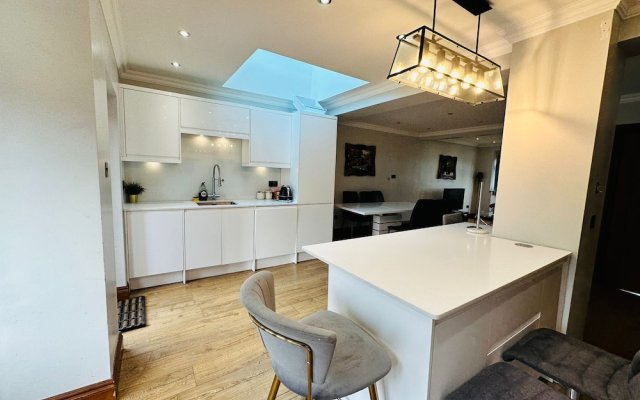 Spacious 6 Bed House in Wembley
