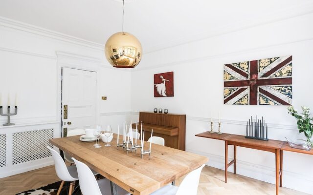 Beautiful, Grand House - Modern Art-Filled Interior