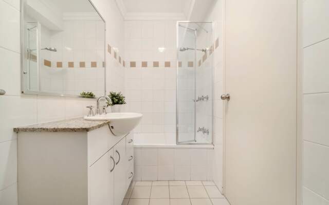 Walk to Coogee Beach Apartment Retreat