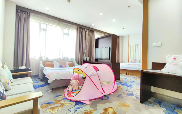 Phoenix Jinghua Hotel
