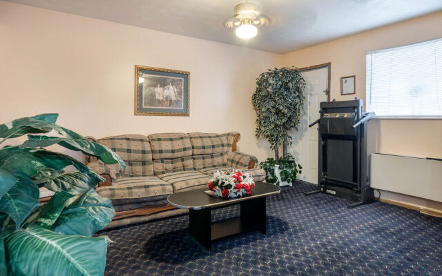 OYO Hotel Chapmanville Inn, WV - Hwy 119