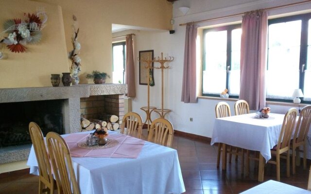Restaurant a Pension u Hradu