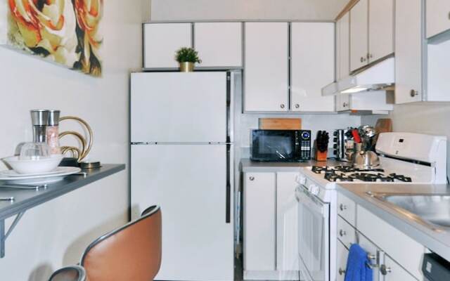 CH6 Beautiful Fully Furnished 2BR King Beds