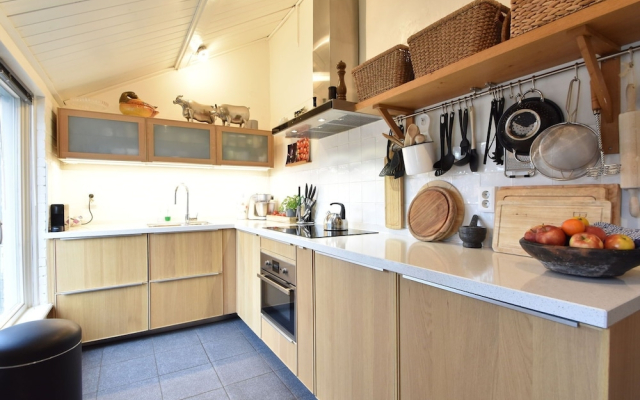 Charming Holiday Home in Brouwershaven With Garden and BBQ