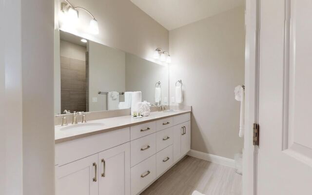 Blue Cruiser Casita 4 Bedroom Apts by RedAwning