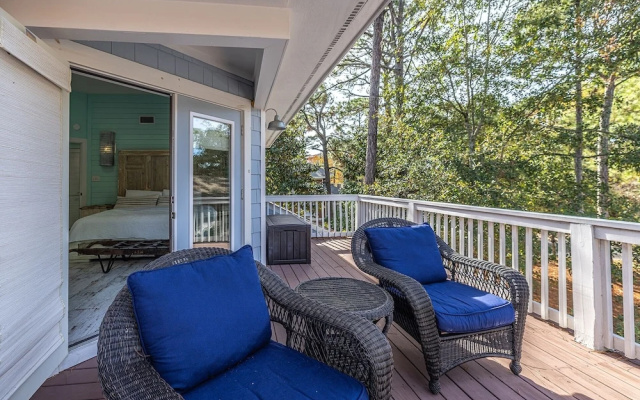 8852 Bay Pine 3 Bedroom Home by RedAwning