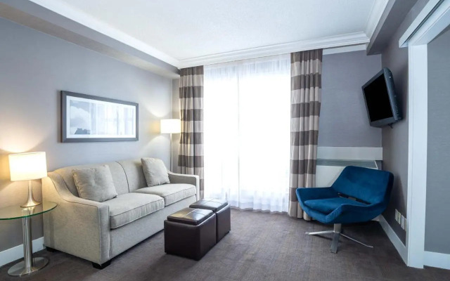 Stage West All-Suite Hotel & Theatre Restaurant