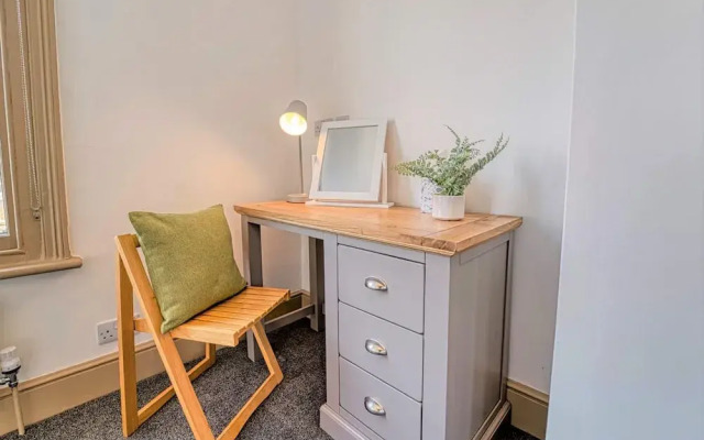 Host Stay Upper Tything Apartment