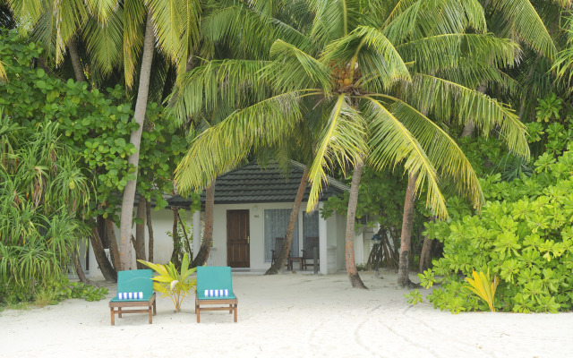 Holiday Island Resort & Spa