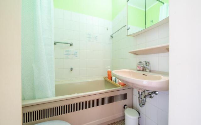 ID 7030 - Private Apartment