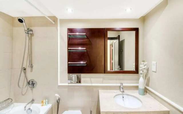 Relaxing, Chic Apartment in The Views