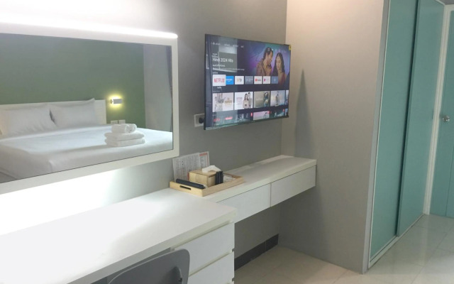 Fullroom 77 Srinakarin