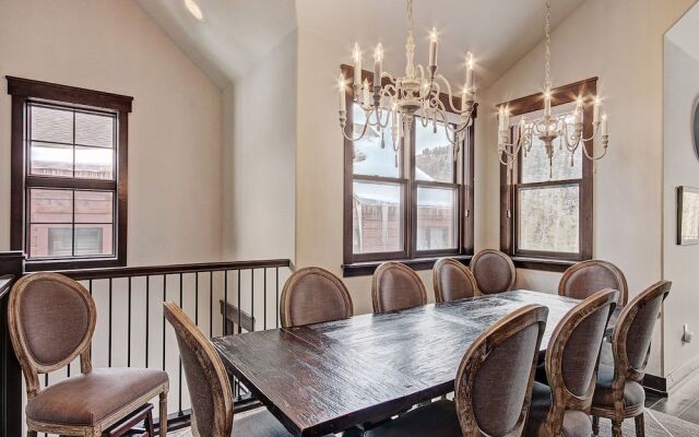 78 Alders Townhouse with Heated Garage by RedAwning