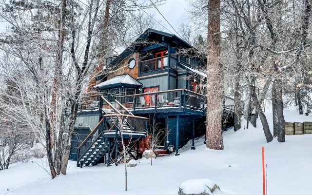 Modern Moonridge Manor