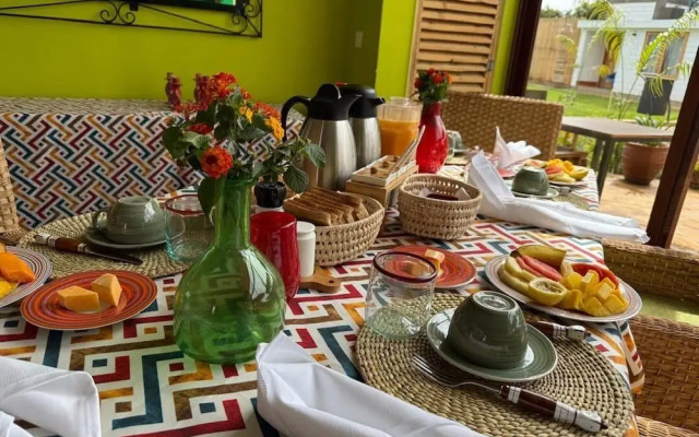 Moyoni Africa Lodge & Tours
