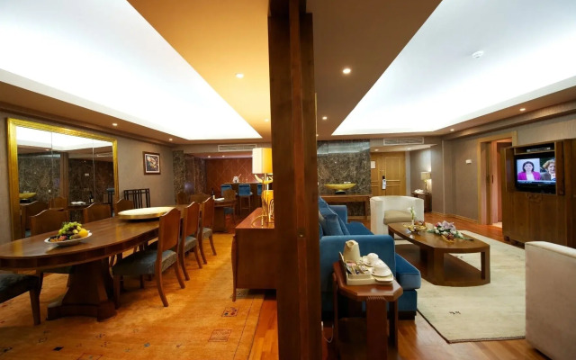 Adams Beach Hotel & Spa