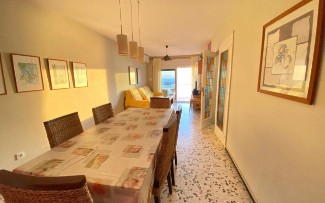 Agi Avenida Apartments