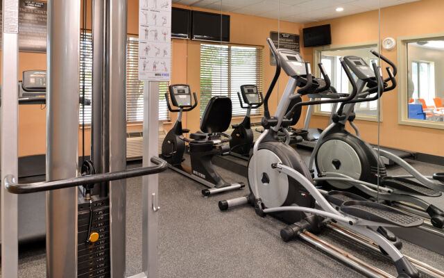 Holiday Inn Express Hotel & Suites Cincinnati-Blue Ash by IHG