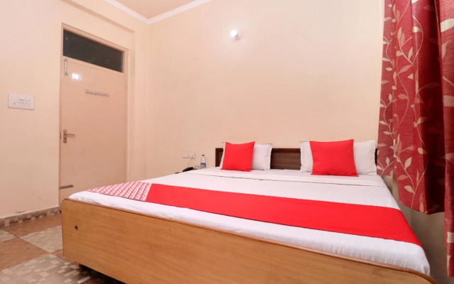 Oyo 27893 Sita Niwas Parking