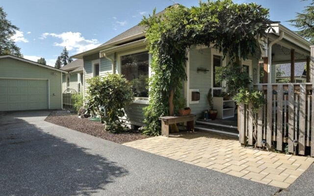 Geneva Garden Bungalow - Two Bedroom Home