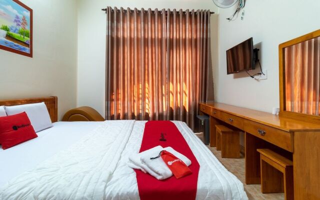 RedDoorz near Lotte Cinema Cong Hoa