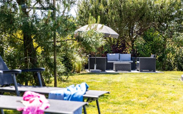 Luxurious, attractively furnished villa, 800 m. from the sea