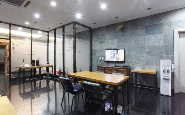 Noblesse Hotel