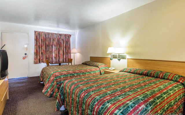 Rodeway Inn Magic Mountain Area
