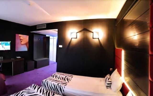 Plaza V Business and SPA