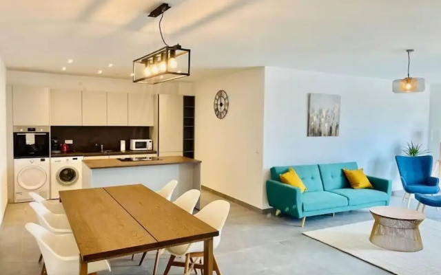 2 bedrooms with Terrace and Parking