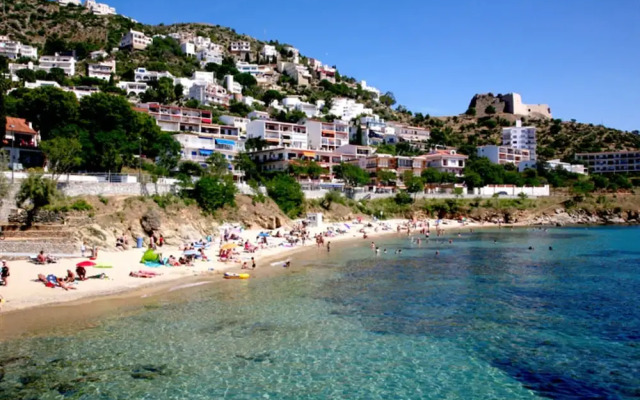 Apartment in Roses by the Beach
