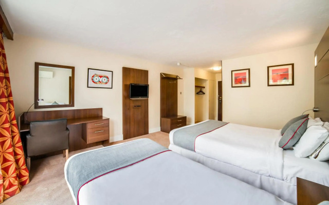 OYO The Bridge House Hotel