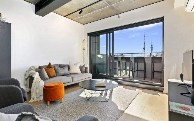 Urban style apt fantastic city views