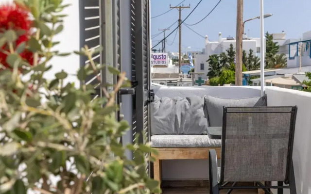 Naxos Petite Studios