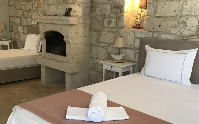 Alacati Cona Otel