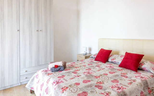 Attractive Apartment in Realmonte with Shared Swimming Pool