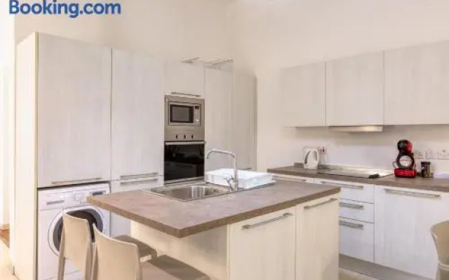 Floriana Suite-hosted by Sweetstay