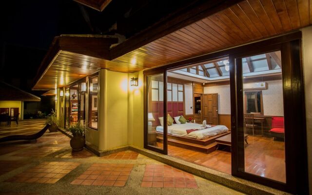 Sirinthara Villa 4 bed pool Nai Harn