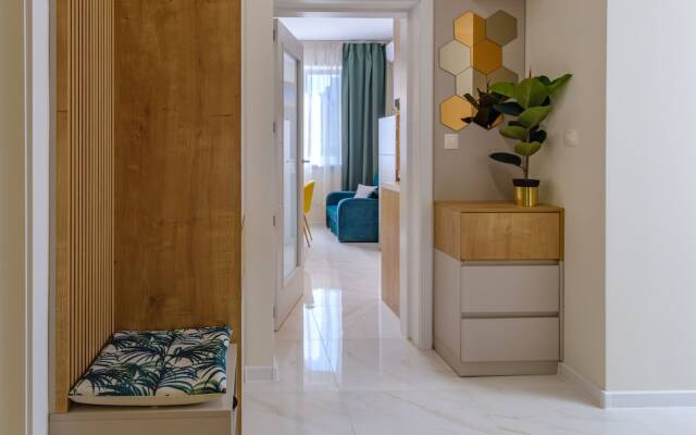FM Deluxe 2-BDR Apartment - Springtime