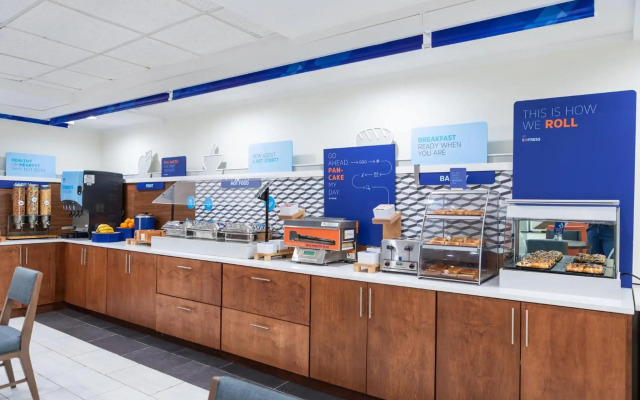 Holiday Inn Express Hotel & Suites Memphis/Germantown by IHG