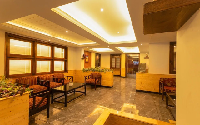 Sumitel Sanderling 500 meters from Mall Road